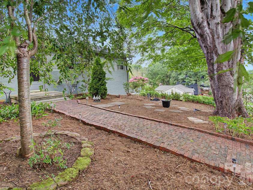 25 Wentworth Avenue, Asheville, NC 28803.  MLS# CAR4404172, YatesRealty ID 38404. 