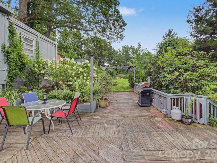 25 Wentworth Avenue, Asheville, NC 28803.  MLS# CAR4404172, YatesRealty ID 38404. 