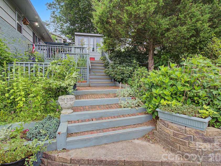 25 Wentworth Avenue, Asheville, NC 28803.  MLS# CAR4404172, YatesRealty ID 38404. 