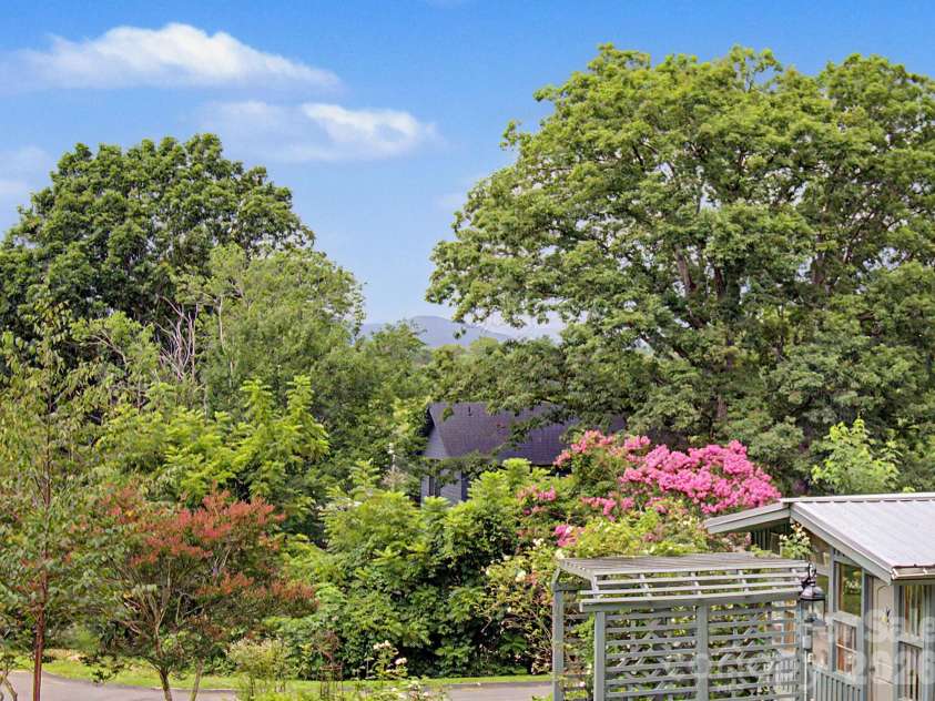 25 Wentworth Avenue, Asheville, NC 28803.  MLS# CAR4404172, YatesRealty ID 38404. 