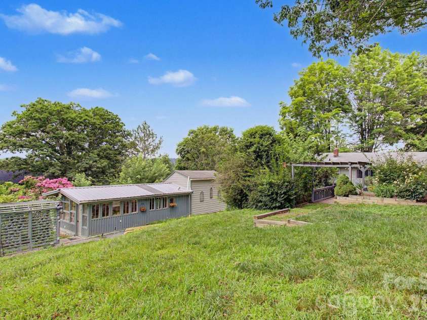 25 Wentworth Avenue, Asheville, NC 28803.  MLS# CAR4404172, YatesRealty ID 38404. 