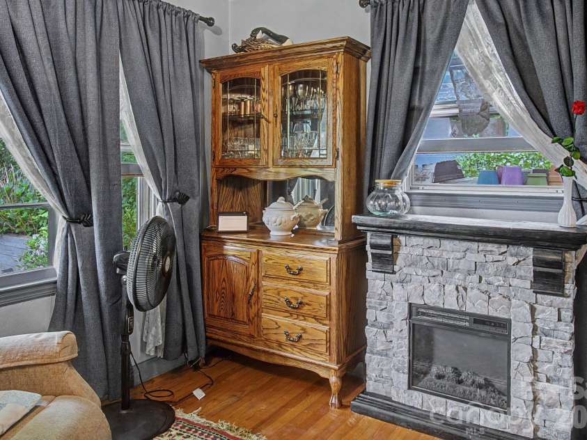 25 Wentworth Avenue, Asheville, NC 28803.  MLS# CAR4404172, YatesRealty ID 38404. 