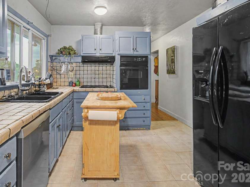 25 Wentworth Avenue, Asheville, NC 28803.  MLS# CAR4404172, YatesRealty ID 38404. 