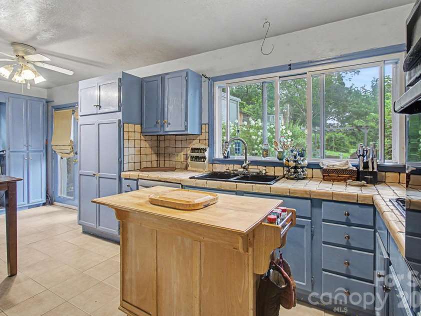 25 Wentworth Avenue, Asheville, NC 28803.  MLS# CAR4404172, YatesRealty ID 38404. 