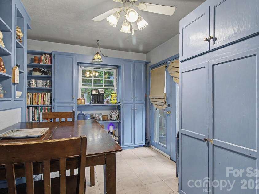 25 Wentworth Avenue, Asheville, NC 28803.  MLS# CAR4404172, YatesRealty ID 38404. 