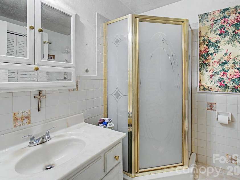 25 Wentworth Avenue, Asheville, NC 28803.  MLS# CAR4404172, YatesRealty ID 38404. 