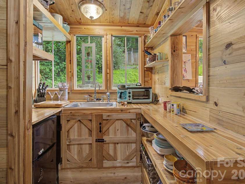 25 Wentworth Avenue, Asheville, NC 28803.  MLS# CAR4404172, YatesRealty ID 38404. 