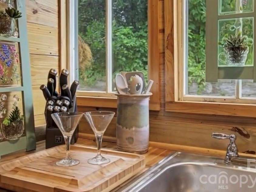 25 Wentworth Avenue, Asheville, NC 28803.  MLS# CAR4404172, YatesRealty ID 38404. 