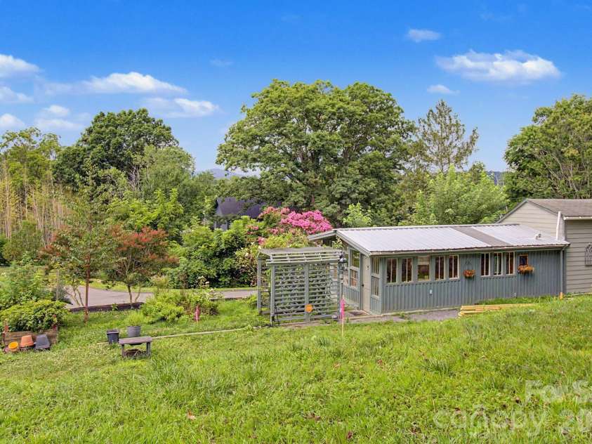 25 Wentworth Avenue, Asheville, NC 28803.  MLS# CAR4404172, YatesRealty ID 38404. 