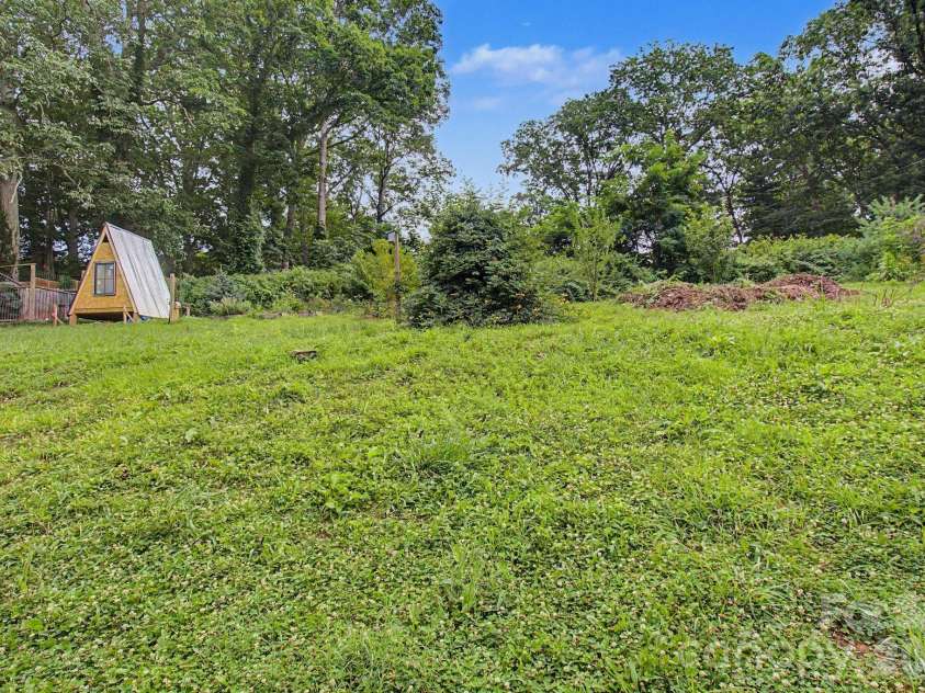 25 Wentworth Avenue, Asheville, NC 28803.  MLS# CAR4404172, YatesRealty ID 38404. 