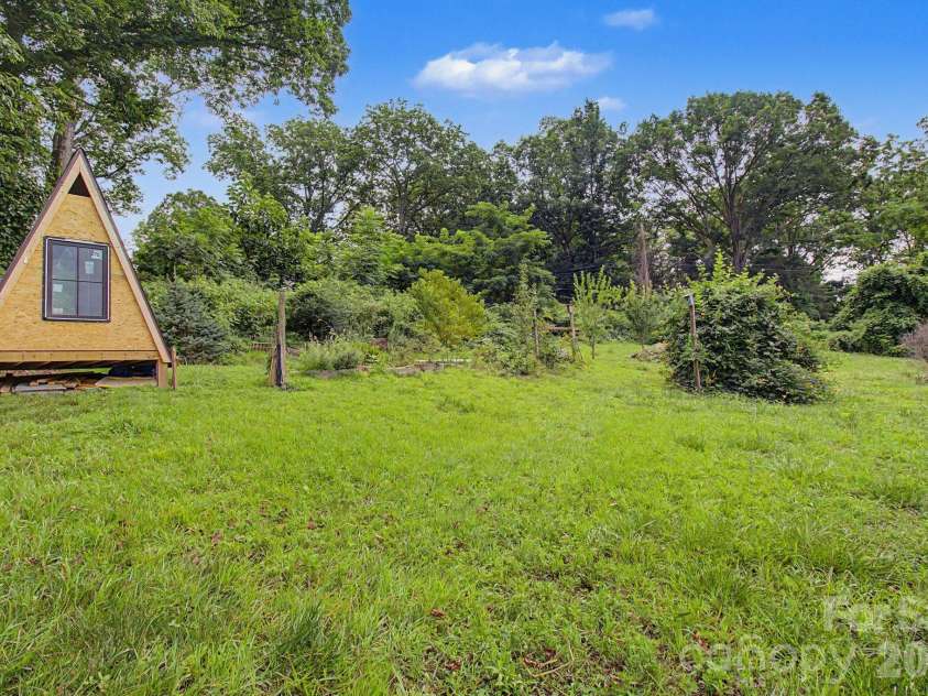 25 Wentworth Avenue, Asheville, NC 28803.  MLS# CAR4404172, YatesRealty ID 38404. 