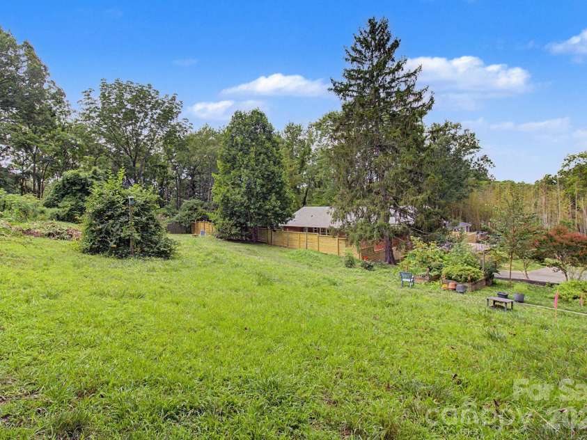 25 Wentworth Avenue, Asheville, NC 28803.  MLS# CAR4404172, YatesRealty ID 38404. 