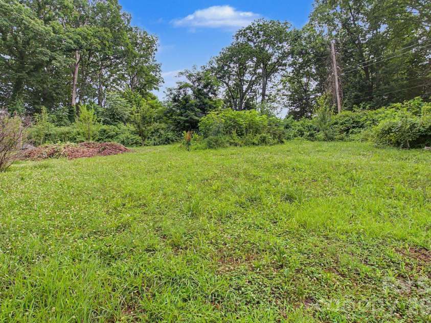 25 Wentworth Avenue, Asheville, NC 28803.  MLS# CAR4404172, YatesRealty ID 38404. 