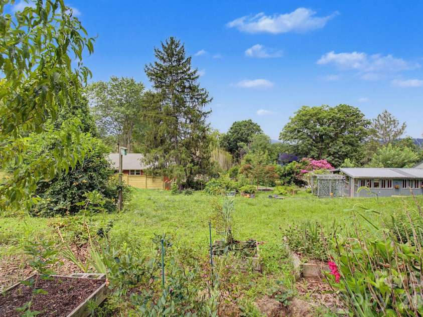 25 Wentworth Avenue, Asheville, NC 28803.  MLS# CAR4404172, YatesRealty ID 38404. 