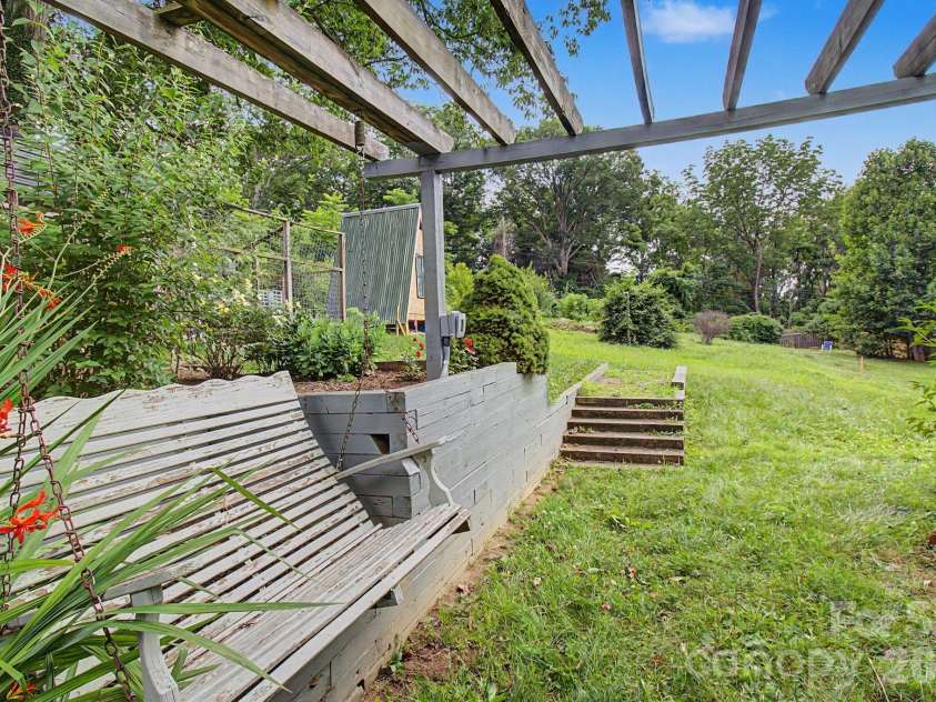 25 Wentworth Avenue, Asheville, NC 28803.  MLS# CAR4404172, YatesRealty ID 38404. Stay Awhile