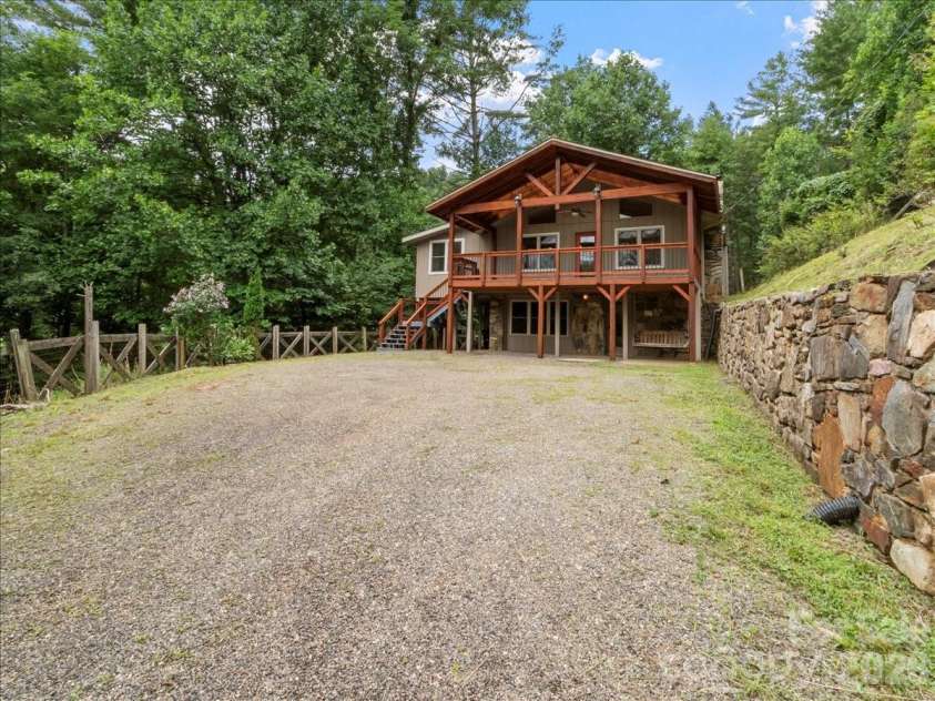 16 Turtle Dove Trail, Burnsville, NC 28714.  MLS# CAR4399119, YatesRealty ID 38405. 
