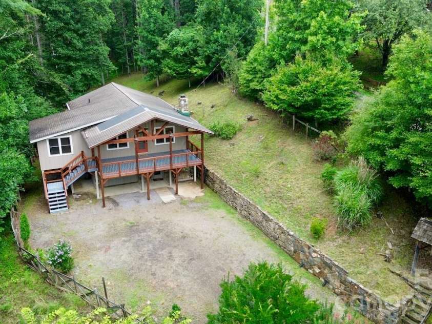 16 Turtle Dove Trail, Burnsville, NC 28714.  MLS# CAR4399119, YatesRealty ID 38405. 
