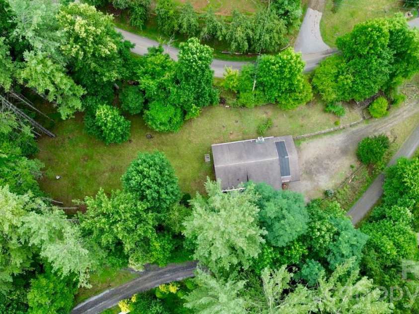 16 Turtle Dove Trail, Burnsville, NC 28714.  MLS# CAR4399119, YatesRealty ID 38405. 