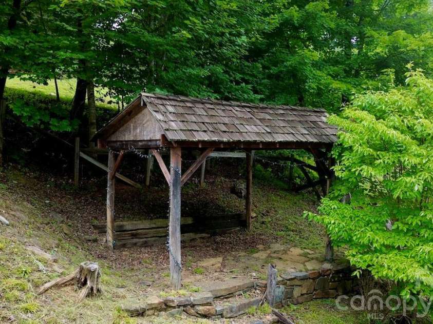 16 Turtle Dove Trail, Burnsville, NC 28714.  MLS# CAR4399119, YatesRealty ID 38405. 