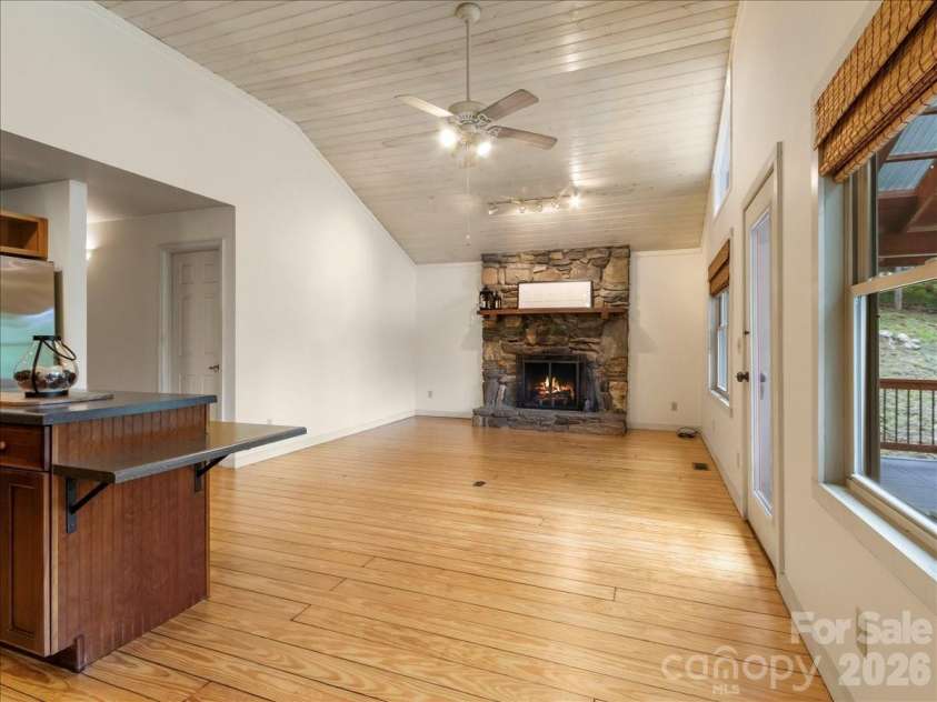 16 Turtle Dove Trail, Burnsville, NC 28714.  MLS# CAR4399119, YatesRealty ID 38405. 