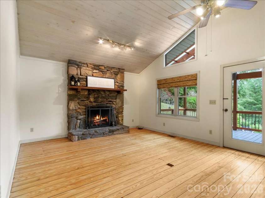 16 Turtle Dove Trail, Burnsville, NC 28714.  MLS# CAR4399119, YatesRealty ID 38405. 