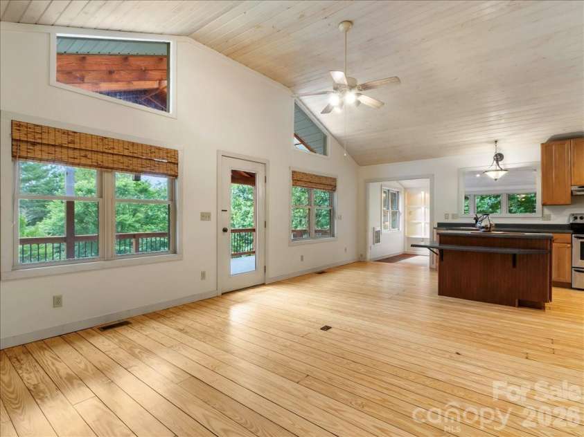 16 Turtle Dove Trail, Burnsville, NC 28714.  MLS# CAR4399119, YatesRealty ID 38405. 