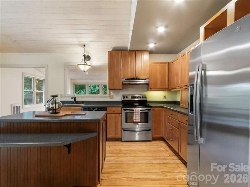 16 Turtle Dove Trail, Burnsville, NC 28714.  MLS# CAR4399119, YatesRealty ID 38405. 