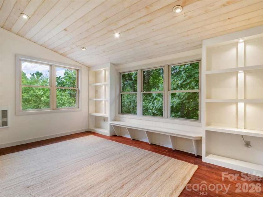 16 Turtle Dove Trail, Burnsville, NC 28714.  MLS# CAR4399119, YatesRealty ID 38405. 