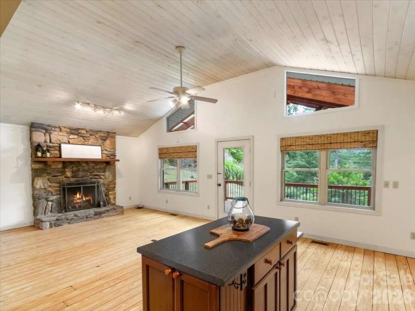 16 Turtle Dove Trail, Burnsville, NC 28714.  MLS# CAR4399119, YatesRealty ID 38405. 