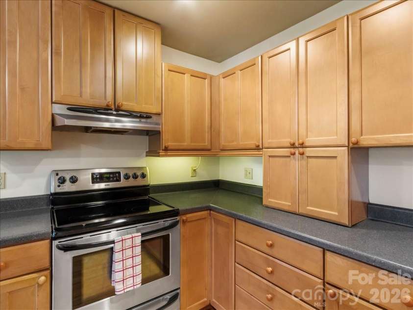 16 Turtle Dove Trail, Burnsville, NC 28714.  MLS# CAR4399119, YatesRealty ID 38405. Kitchen