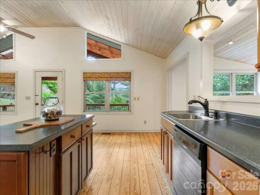16 Turtle Dove Trail, Burnsville, NC 28714.  MLS# CAR4399119, YatesRealty ID 38405. Kitchen