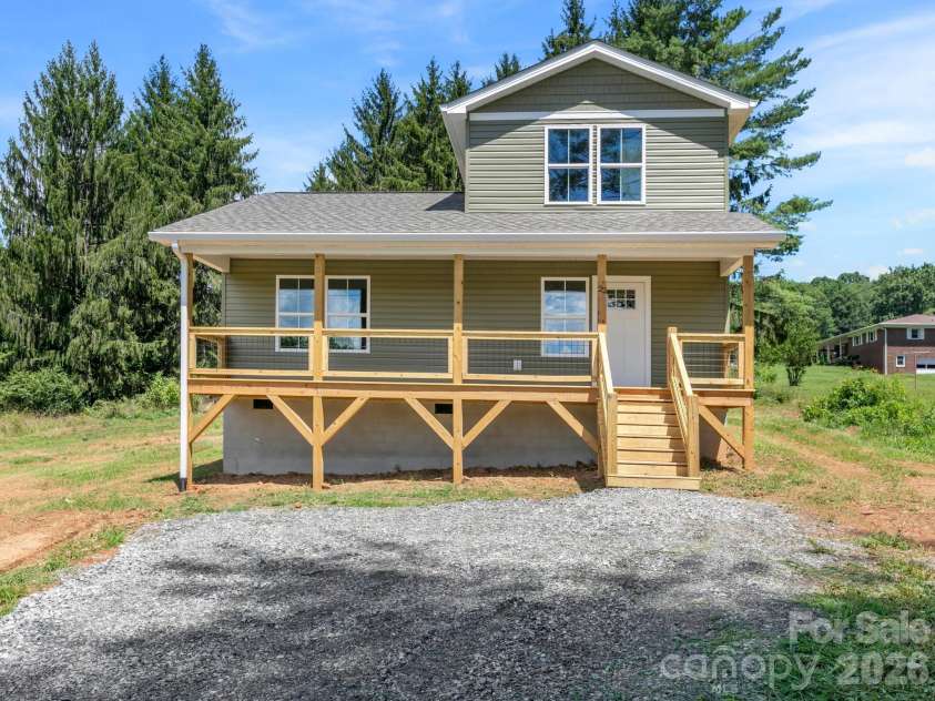 22 Roberts Drive, Candler, NC 28715.  MLS# CAR4405283, YatesRealty ID 38406. 