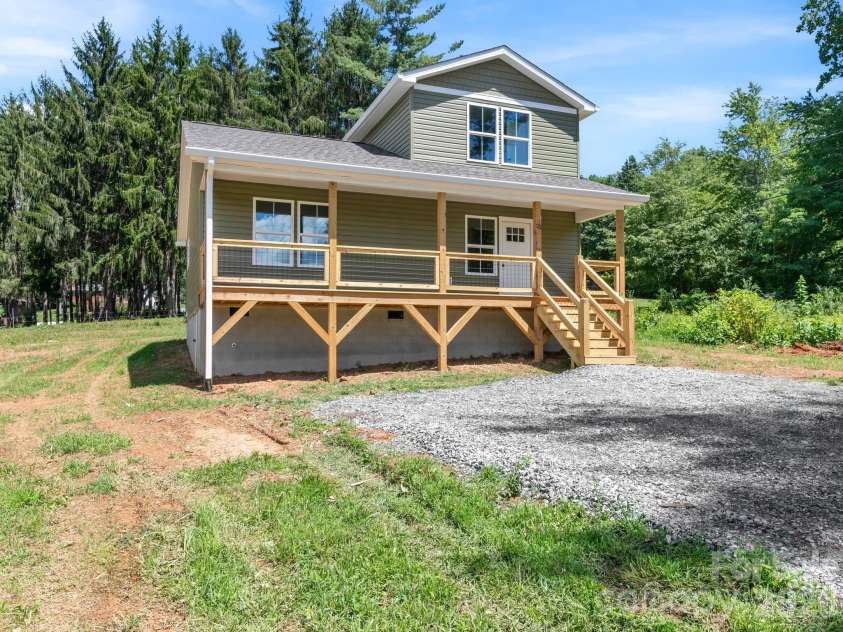 22 Roberts Drive, Candler, NC 28715.  MLS# CAR4405283, YatesRealty ID 38406. 
