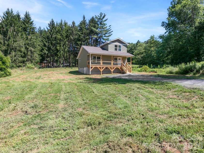 22 Roberts Drive, Candler, NC 28715.  MLS# CAR4405283, YatesRealty ID 38406. 