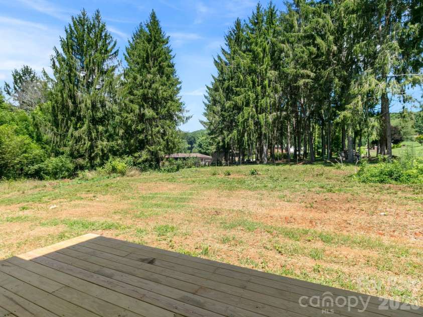 22 Roberts Drive, Candler, NC 28715.  MLS# CAR4405283, YatesRealty ID 38406. 