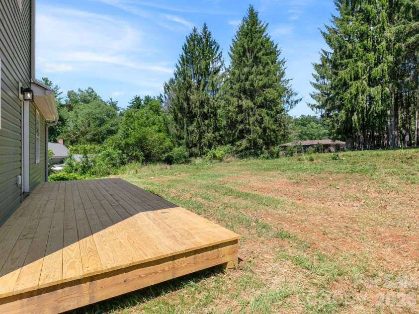 22 Roberts Drive, Candler, NC 28715.  MLS# CAR4405283, YatesRealty ID 38406. 