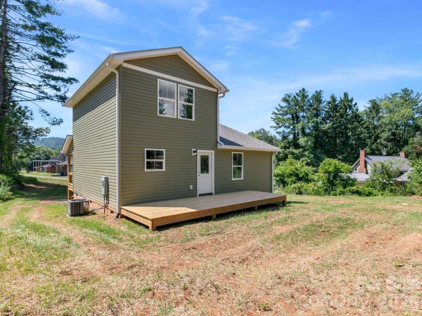 22 Roberts Drive, Candler, NC 28715.  MLS# CAR4405283, YatesRealty ID 38406. 