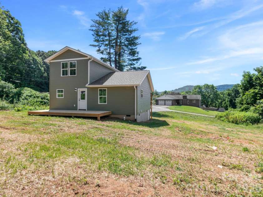 22 Roberts Drive, Candler, NC 28715.  MLS# CAR4405283, YatesRealty ID 38406. 