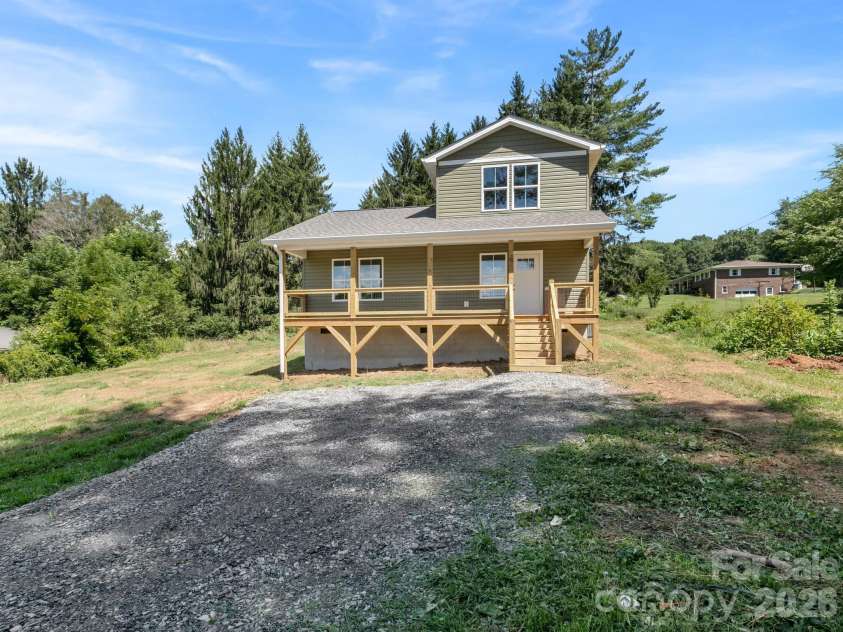 22 Roberts Drive, Candler, NC 28715.  MLS# CAR4405283, YatesRealty ID 38406. 