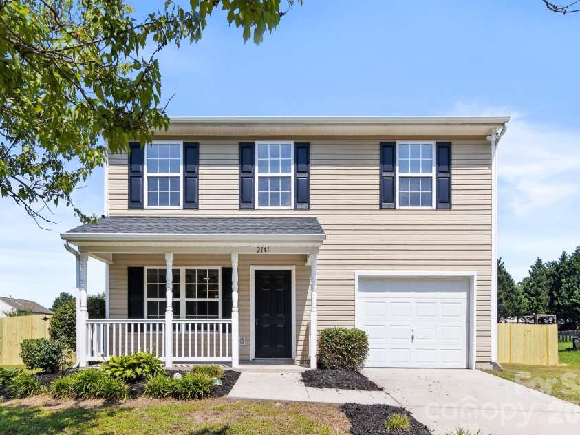2141 Mallard Pointe Drive, Kannapolis, NC 28083.  MLS# CAR4403386, YatesRealty ID 38407. 