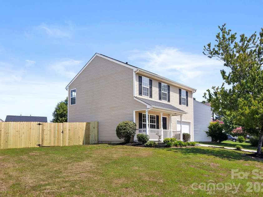 2141 Mallard Pointe Drive, Kannapolis, NC 28083.  MLS# CAR4403386, YatesRealty ID 38407. 