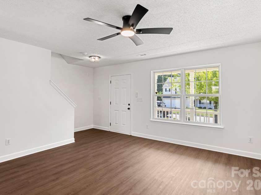 2141 Mallard Pointe Drive, Kannapolis, NC 28083.  MLS# CAR4403386, YatesRealty ID 38407. 