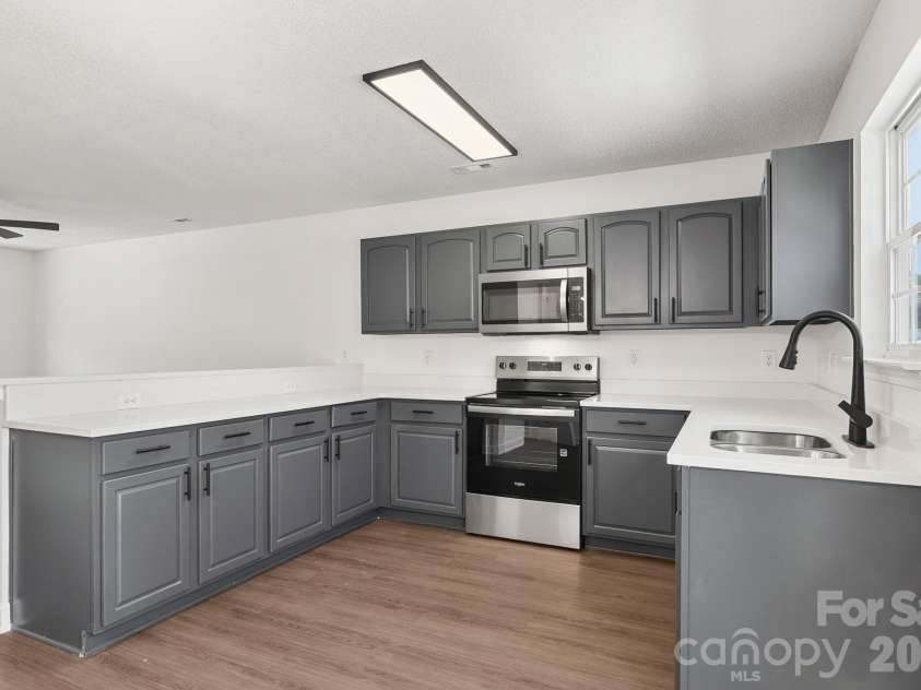2141 Mallard Pointe Drive, Kannapolis, NC 28083.  MLS# CAR4403386, YatesRealty ID 38407. 