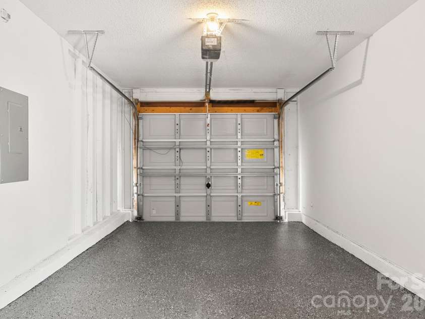 2141 Mallard Pointe Drive, Kannapolis, NC 28083.  MLS# CAR4403386, YatesRealty ID 38407. 