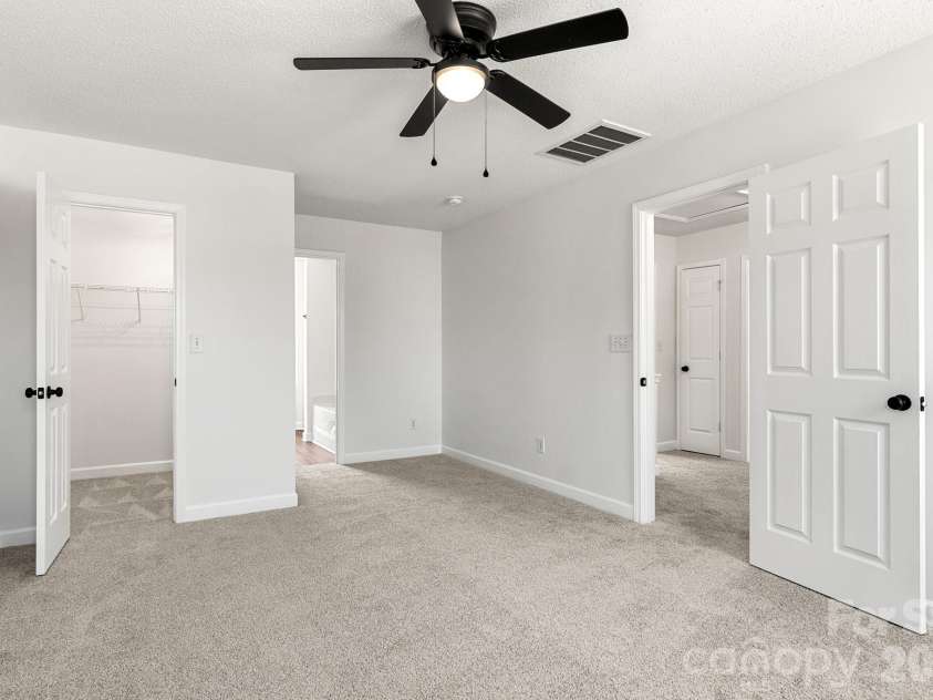 2141 Mallard Pointe Drive, Kannapolis, NC 28083.  MLS# CAR4403386, YatesRealty ID 38407. 