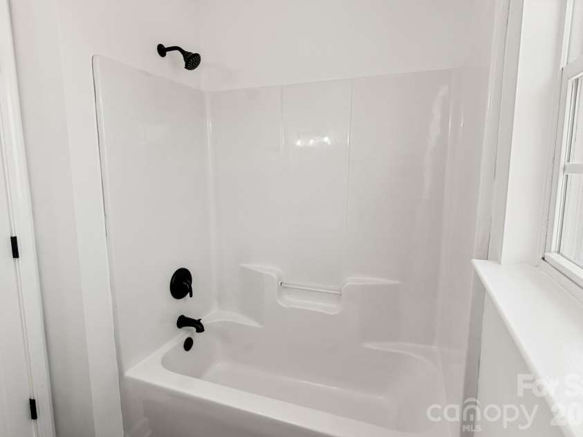2141 Mallard Pointe Drive, Kannapolis, NC 28083.  MLS# CAR4403386, YatesRealty ID 38407. 
