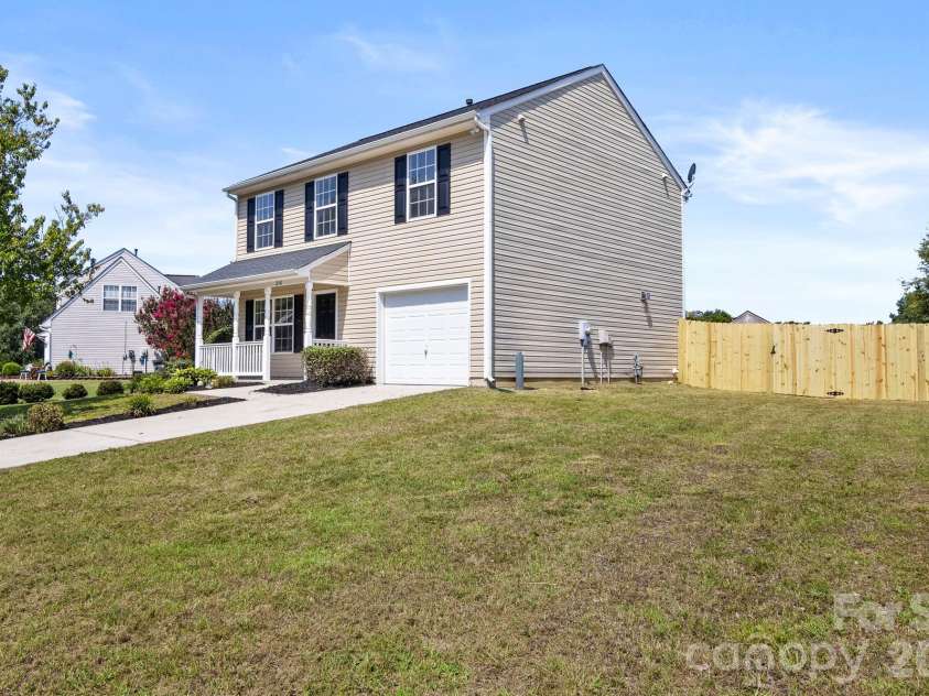 2141 Mallard Pointe Drive, Kannapolis, NC 28083.  MLS# CAR4403386, YatesRealty ID 38407. 