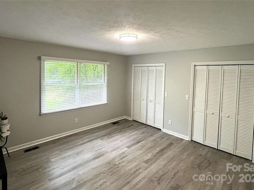 100 View De Lake Drive, Etowah, NC 28729.  MLS# CAR4157217, YatesRealty ID 3841. Master Bedroom