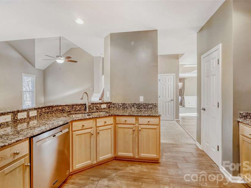 5365 Cambridge Bay Drive, Charlotte, NC 28269.  MLS# CAR4340178, YatesRealty ID 3841. 