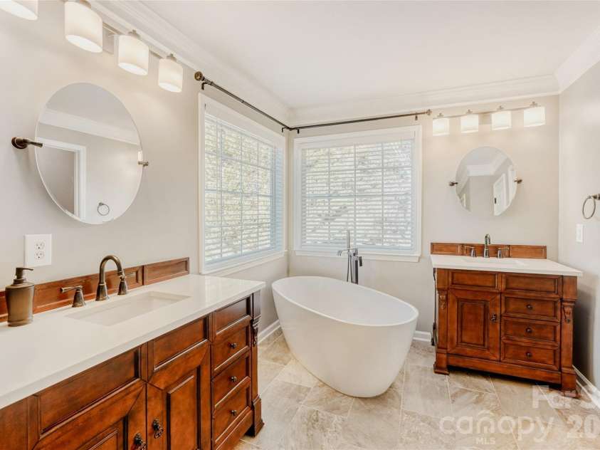 5365 Cambridge Bay Drive, Charlotte, NC 28269.  MLS# CAR4340178, YatesRealty ID 3841. 